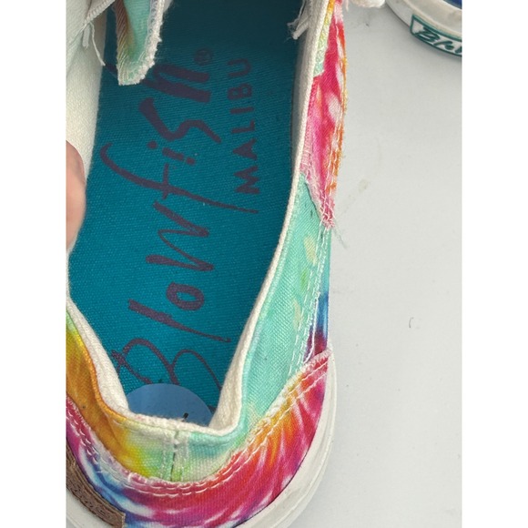 Blowfish Malibu Tie Dye Lace Up Sneakers Size 7.5 NWT Rainbow Canvas Women's - Picture 4 of 5